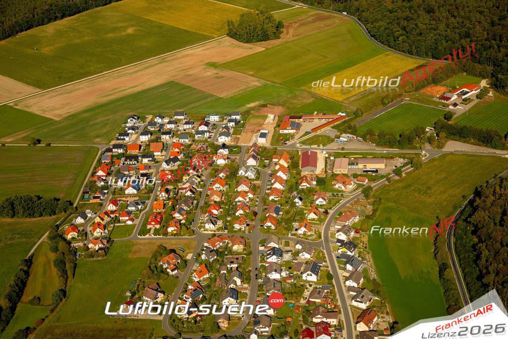 Das Luftbild zeigt : Reichmannsdorf Schlüsselfeld - Die Luftaufnahme wurde 2023 vom UL-Flugzeug aus erstellt ( keine Drohne ) - Hochauflösende Luftaufnahme - Für grossformatige Ausdrucke geeignet. Die Geschenkidee !Mit Lizenz und Bildrechte bestellbar