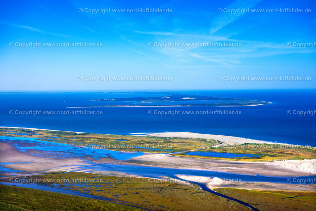 Römö_Blick_auf_Sylt_ELS_7297280824 | RöMö 28.08.2024 Sandstrand- Landschaft und Dünen- Schutzwall entlang des Küsten- Verlaufes " Römö mit Blick auf Sylt " an der Straße Sönderstrandvej in Römö auf der Insel Römö in Region Syddanmark, Dänemark. // Sandy beach and dune landscape " Roemoe with Blick auf Sylt " on street Soenderstrandvej in Roemoe at the island Roemoe in Syddanmark, Denmark. Foto: Martin Elsen