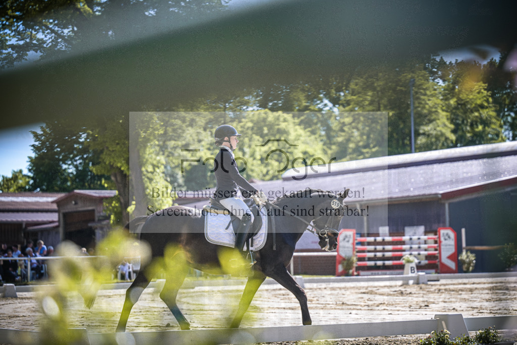 DOS_2353 | Entdecke hochwertige Reitturnierfotos von Foto Oger. Professionell, emotional und authentisch – jetzt Lieblingsmomente im Shop bestellen.Deutschlandweite Turnierfotografie. - Realisiert mit Pictrs.com