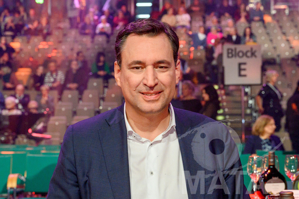 _DWA1303 | Georg Eisenreich bei '30 Jahre Sternstunden-Gala 2023' in der Frankenhalle. Nürnberg, 15.12.2023 - Realisiert mit Pictrs.com