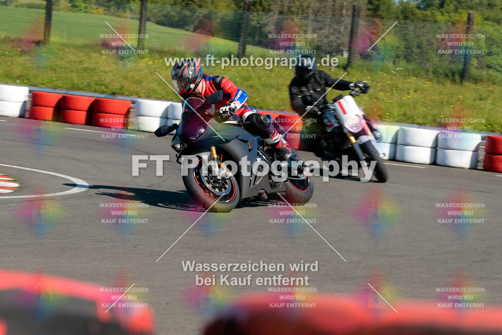 Moto-TeamOBK-21599 | Hier findet Ihr Bilder von Touristenfahrten auf der Nürburgring Nordschleife oder von anderen Veranstaltungen die ich besucht habe. Viel Spass beim Durch Schauen 