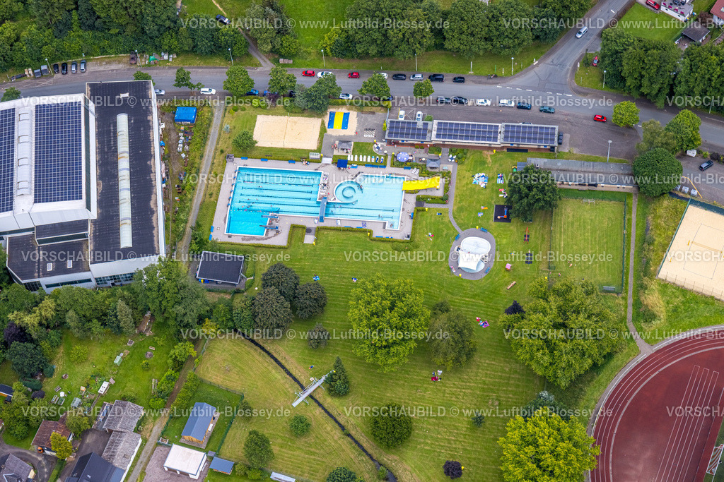BadLaasphe240709447 | Luftbild, Wabachbad, Freibad und Liegewiese, Kinderbecken, Bad Laasphe, Wittgensteiner Land, Nordrhein-Westfalen, Deutschland