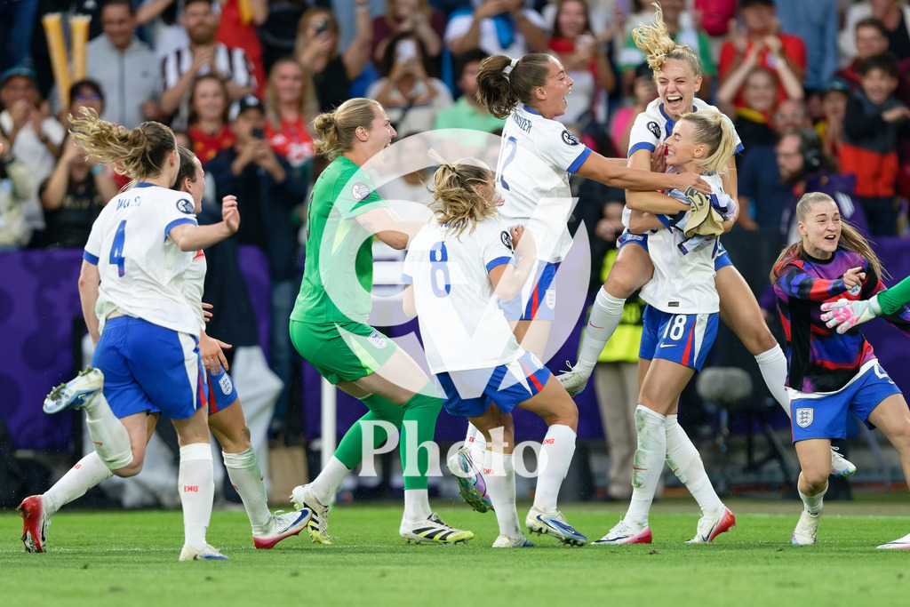 England v Spain - UEFA Women's EURO 2025 Final | BASEL, SWITZERLAND - JULY 27:  England wins WEURO 2025 during the UEFA Women's EURO 2025 Final match between England and Spain at St. Jakob-Park on July 27, 2025 in Basel, Switzerland. (Photo by Giuseppe Velletri/Sports Press Photo/Getty Images)