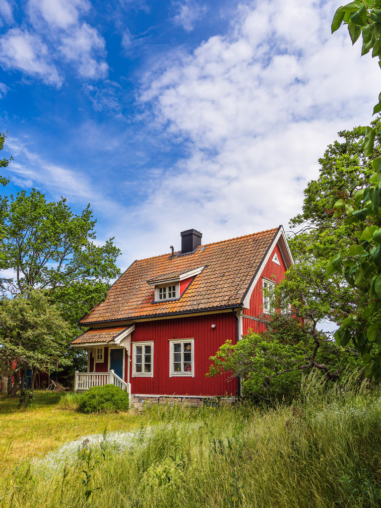 Rotes Holzhaus auf der Insel Öland in Schweden | Rotes Holzhaus auf der Insel Öland in Schweden.