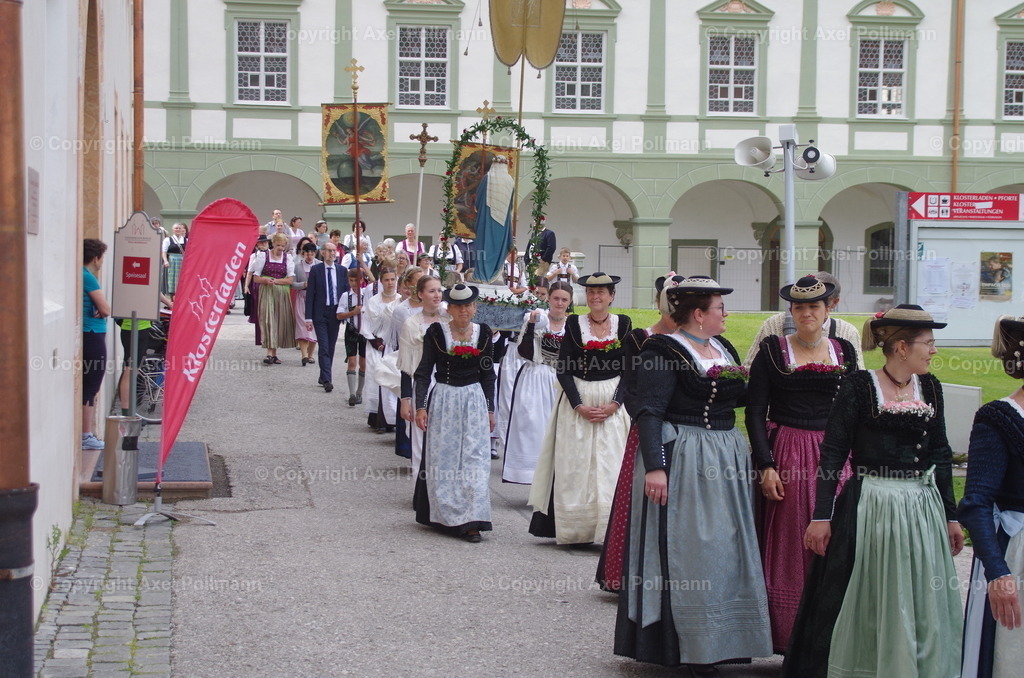 IMGP5675 | fotografiert von Axel PollmannLeonhardi Wallfahrt Benediktbeuern und Murnau, Fronleichnam, Fasching, Landschaft im Loisachtal und Benediktbeuern  - Realisiert mit Pictrs.com