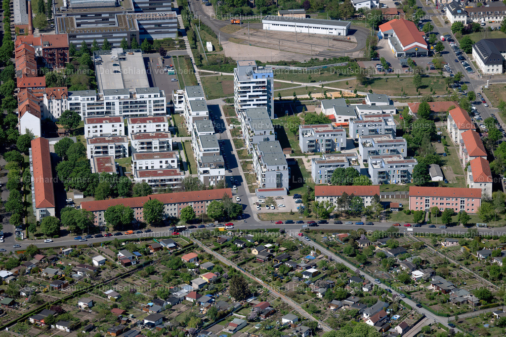 4026741 | ERFURT 07.05.2020 Wohngebiet einer Mehrfamilienhaussiedlung an der Lassallestraße im Ortsteil Johannesvorstadt in Erfurt im Bundesland Thüringen, Deutschland. // Residential area of a multi-family house settlement on Lassallestrasse in the district Johannesvorstadt in Erfurt in the state Thuringia, Germany. Foto: Gerhard Launer