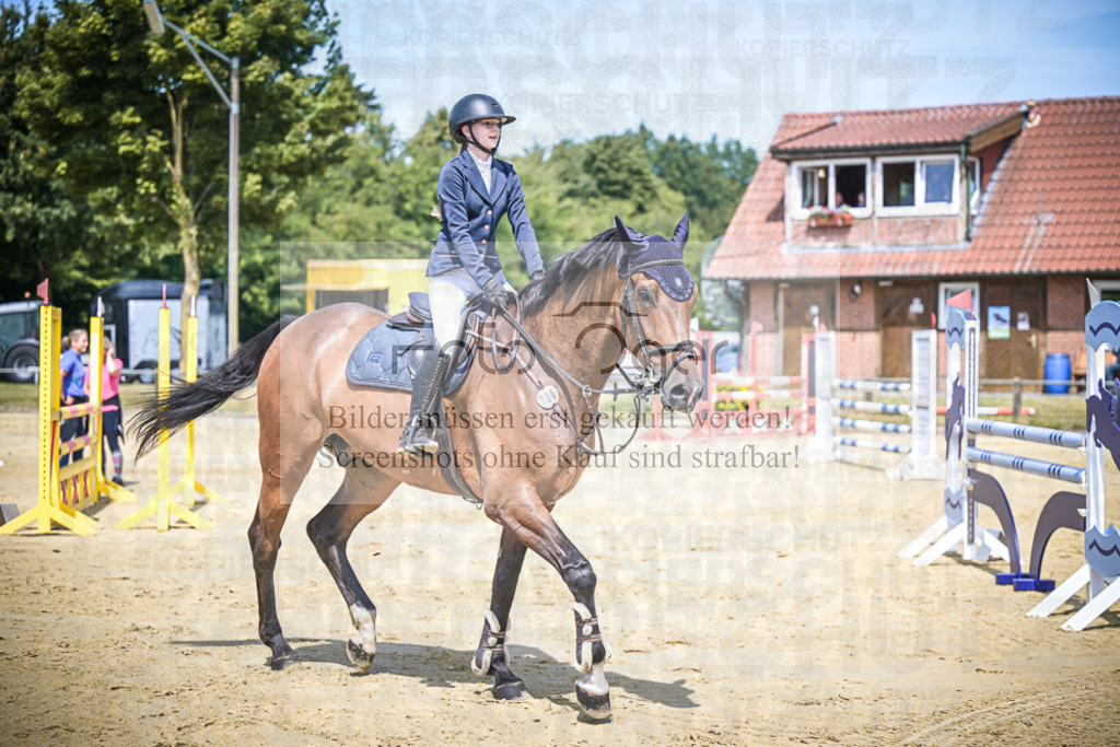 DOS_7905 | Entdecke hochwertige Reitturnierfotos von Foto Oger. Professionell, emotional und authentisch – jetzt Lieblingsmomente im Shop bestellen.Deutschlandweite Turnierfotografie. - Realisiert mit Pictrs.com