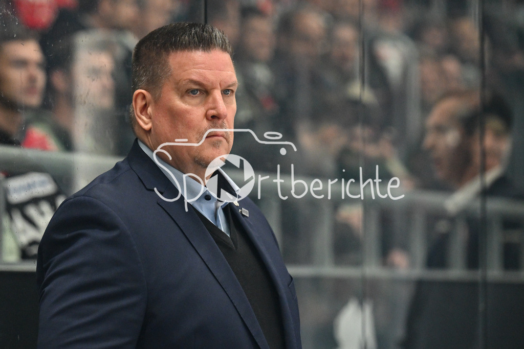 Augsburger Panther - Straubing Tigers | Im Bild  om POKEL Trainer Straubing Tigers / Freisteller / Einzelfoto / DEL: Augsburger Panther - Straubing Tigers, Curt Frenzel Stadion am 29.11.2024