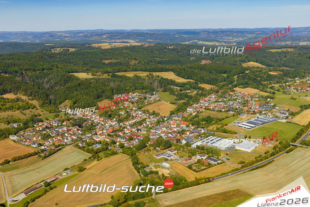 Schöne Luftaufnahme Schmölz Küps - Die Luftaufnahme wurde 2025 vom Flugzeug heraus erstellt ( keine Drohne ) - Hochauflösende Luftaufnahme - für professionelle Ausdrucke geeignet. Die Geschenkidee !Mit Lizenz und Bildrechte bestellbar