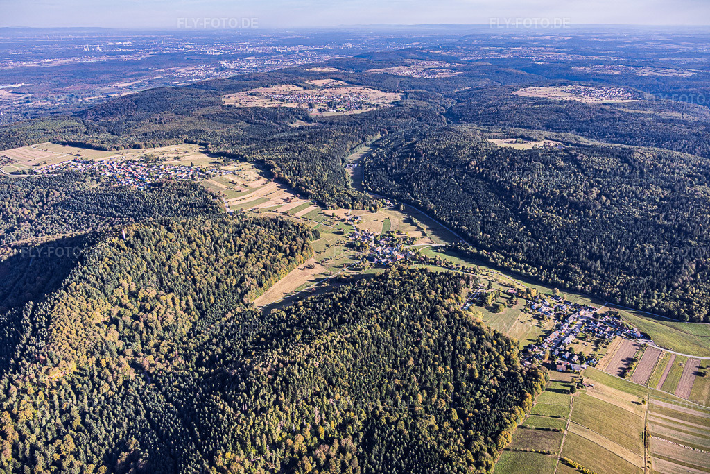 Luftbild: Moosalbtal aus Süden mit Ortsteil Moosbronn und Althof im Ortsteil Freiolsheim in Gaggenau im Bundesland Baden-Württemberg in Deutschland. – Foto: IMG_159467.jpg vom 27.09.2026 durch Werner Riehm/FLY-FOTO.de – Auflösung des Originals: 5943 x 3962 px