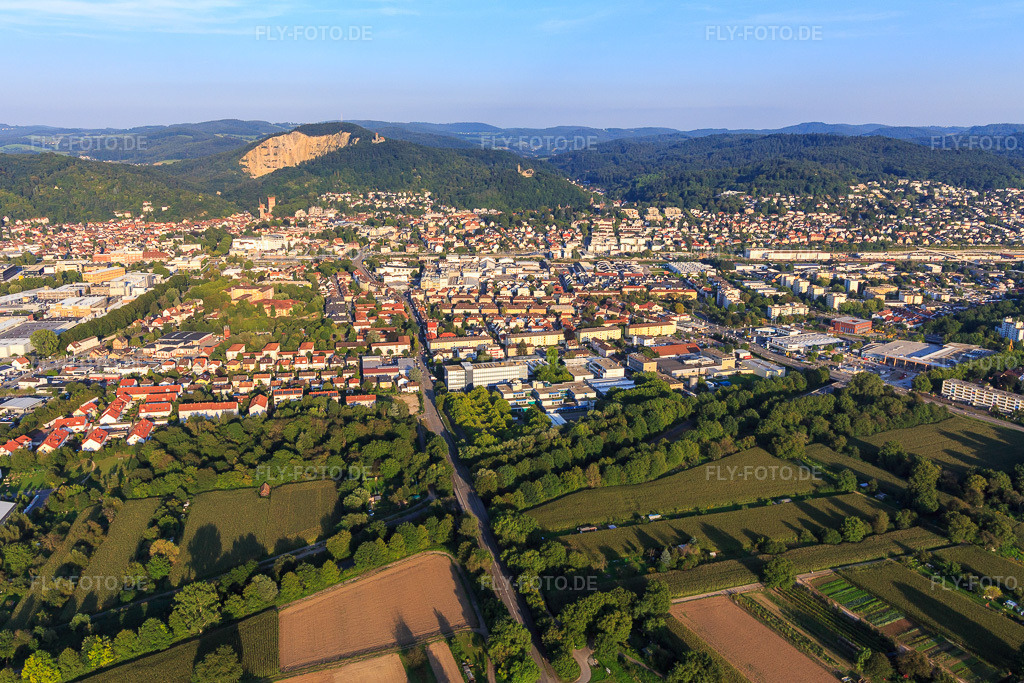 Luftbild: Wormser Straße aus Westen mit Hans-Freudenberg-Schule in Weinheim im Bundesland Baden-Württemberg in Deutschland. – Foto: IMG_103035.jpg vom 28.08.2017 durch Werner Riehm/FLY-FOTO.de – Auflösung des Originals: 4851 x 3234 px – Hans-Freudenberg-Schule in Weinheim
