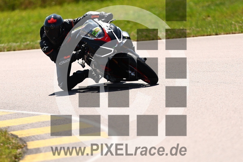 0723-20250621_01856 | Schöne Erinnerungen an spannende Momente - das festzuhalten ist unser Job. PIXELrace.de ist seit 2003 auf den Rennstrecken Europas unterwegs um die Action draußen beim Fahren und die wunderbare Stimmung imm Fahrerlager für euch einzufangen.