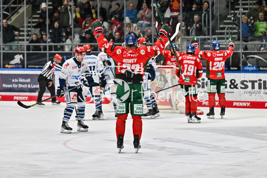 Augsburger Panther - Schwenninger Wild Wings | AUGSBURG, DEUTSCHLAND - 2. NOVEMBER: Jubel der Panther nach dem Treffer zum 2-1 durch Cody KUNYK (Augsburger Panther 20), Tor / Torschuetze / Freude / Happy beim Ligaspiel zwischen den Augsburger Panthern und den Schwenninger Wild Wings am 17. Spieltag der Penny DEL im Curt Frenzel Stadion am 02.11.2025