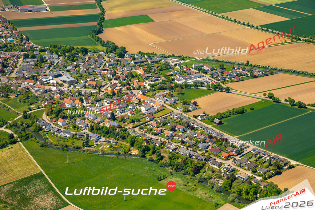 Schrägluftbild  Echenbrunn  Gundelfingen an der Donau - Das Luftbild wurde 2025 vom UL-Flugzeug heraus erstellt ( keine Drohne ) - Hochauflösende Luftaufnahme -Nicht vergleichbar mit Google Maps oder Satelittenbilder- Die Geschenkidee !Mit Lizenz und Bildrechte bestellbar