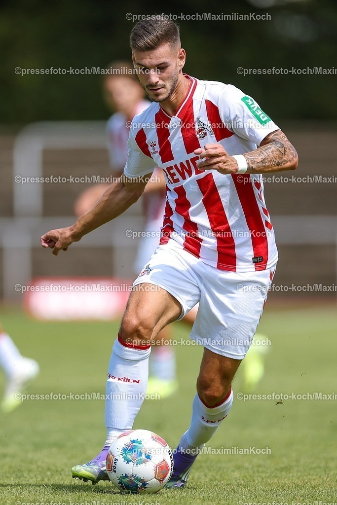 1FC12072501252 | 12.07.2025, Fußball, SV Bergisch Gladbach 09 - 1. FC Köln, Testspiel, BELKAW-Arena, Saison 2025 2026: Tom Krauß (1.FC Koeln #05) DFB regulations prohibit any use of photographs as image sequences and or quasi-video.