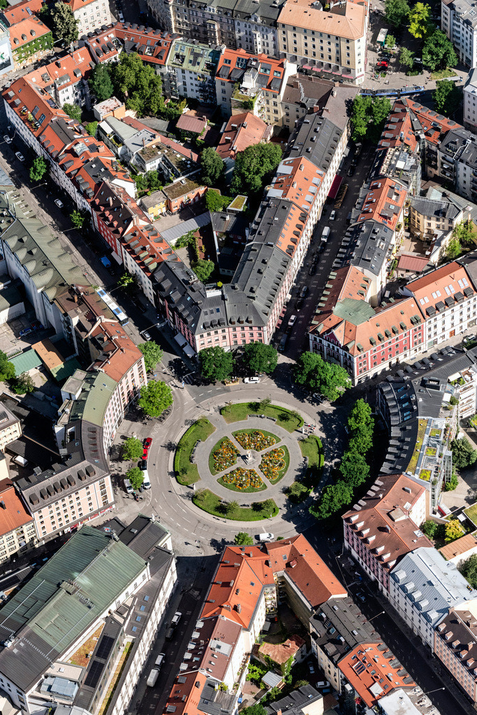 dr__0056622.jpg | MüNCHEN 13.07.2020 Der Gärtnerplatz mit Staatstheater im Glockenbachviertel in München Isarvorstadt im Bundesland Bayern. // Gaertnerplatz in the inner city center in Munich in the state Bavaria. Foto: Daniel Reiter