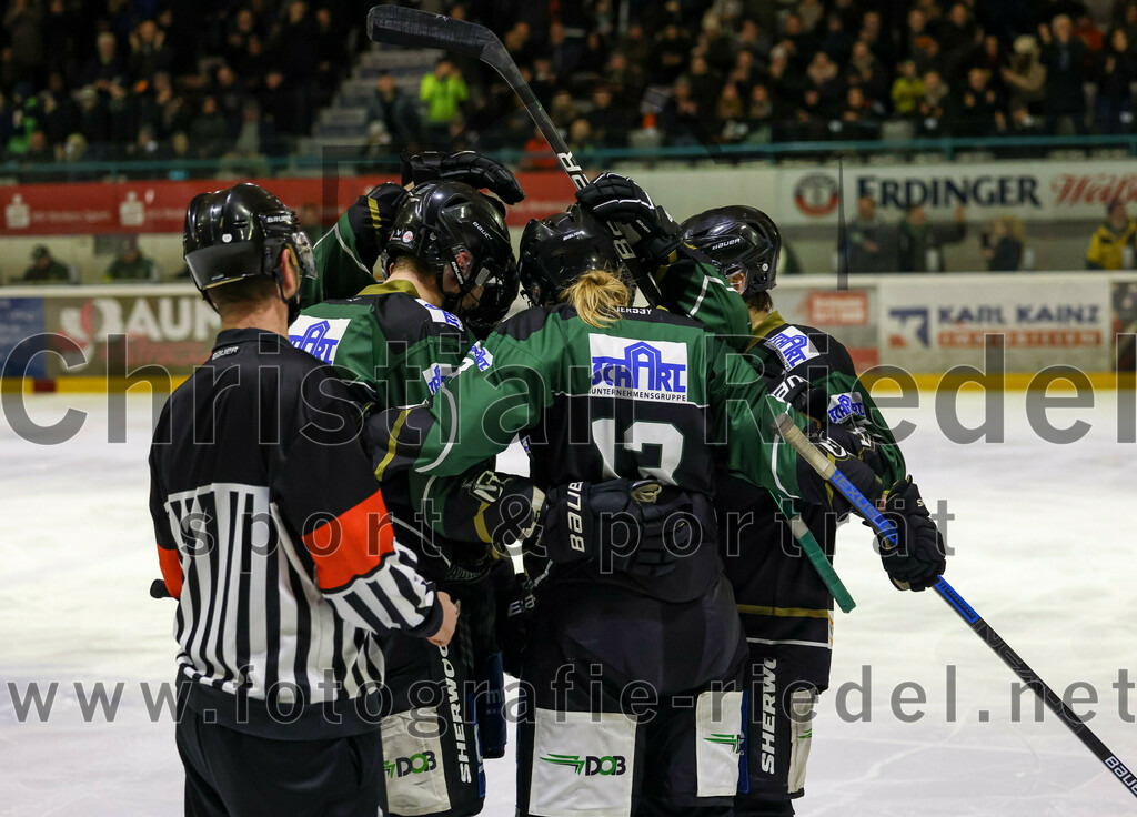 2023-03-10_083_TSV_Erding_gegen_TEV_Miesbach | Erding, Deutschland, 10.03.2023:
Eishockey, Bayernliga Playoffs 2022 / 2023, Halbfinale, TSV Erding gegen TEV Miesbach, Endergebnis: 2:0

Michael Franz (Erding Gladiators, #13)

Foto: Christian Riedel / fotografie-riedel.net