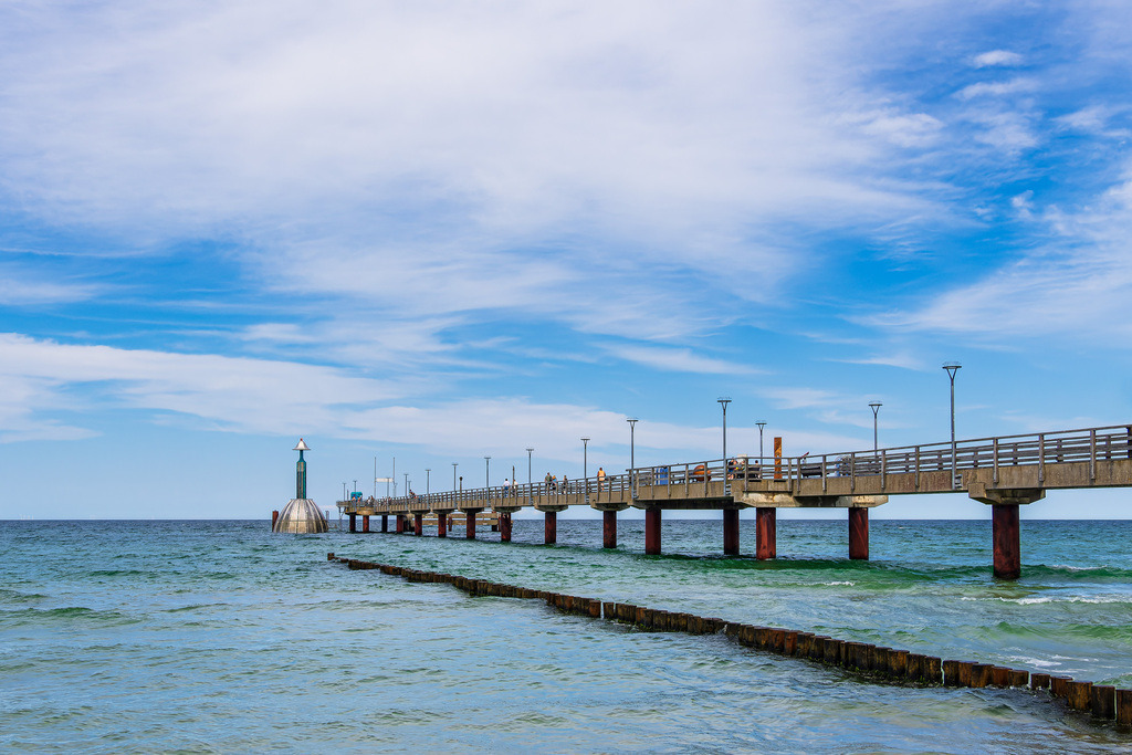 Seebrücke an der Ostseeküste in Zingst auf dem Fischland-Darß | Seebrücke an der Ostseeküste in Zingst auf dem Fischland-Darß.