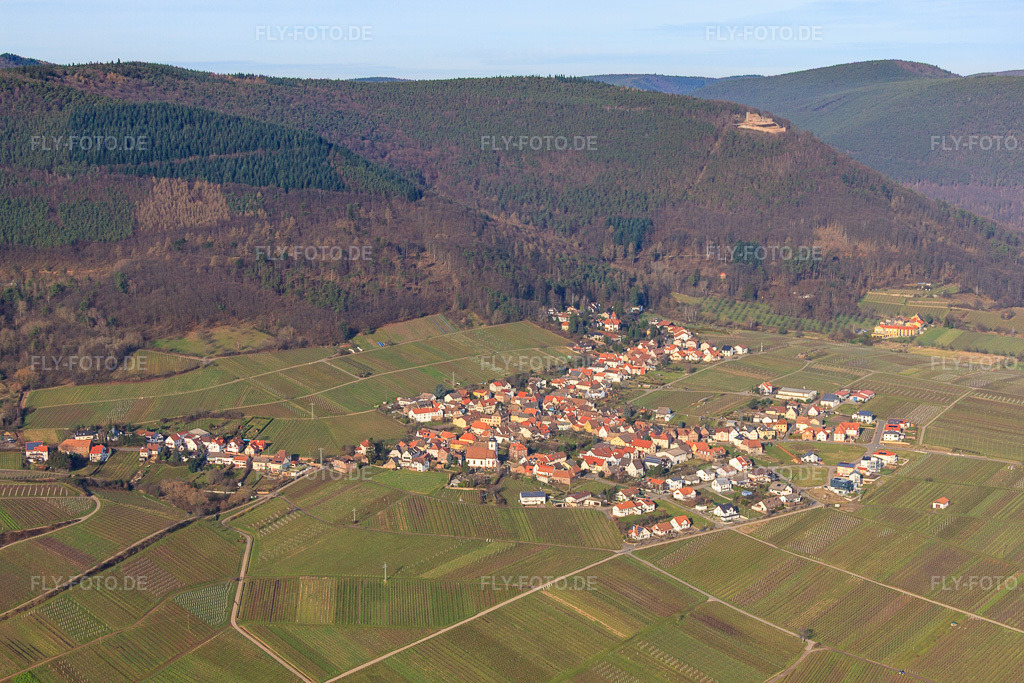 Luftbild: Dorfansicht von Südosten in Weyher in der Pfalz im Bundesland Rheinland-Pfalz in Deutschland.Foto: IMG_61558.jpg vom 18.01.2014 durch Werner Riehm/FLY-FOTO.deAuflösung des Originals: 4752 x 3168 px