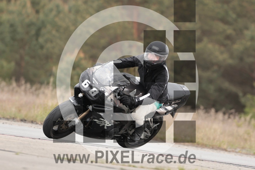 0068-20250510_11708 | Schöne Erinnerungen an spannende Momente - das festzuhalten ist unser Job. PIXELrace.de ist seit 2003 auf den Rennstrecken Europas unterwegs um die Action draußen beim Fahren und die wunderbare Stimmung imm Fahrerlager für euch einzufangen.