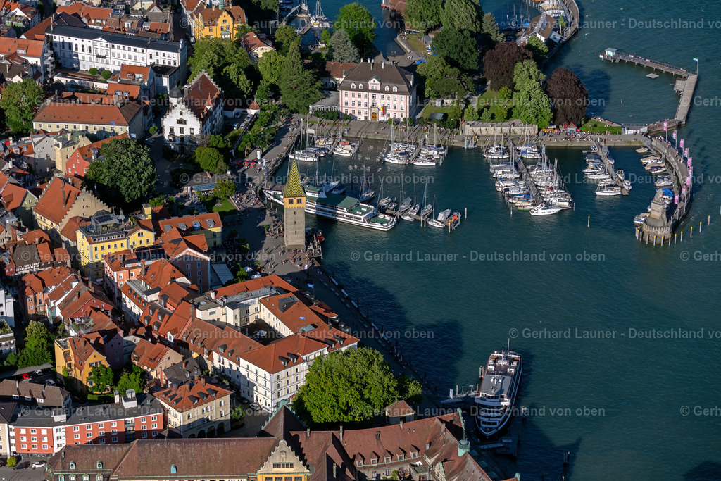 4032758 | LINDAU (BODENSEE) 12.06.2020 Schiffs- Anlegestellen am Hafenbecken des Binnenhafen am Ufer des Bodensee in Lindau (Bodensee) am Bodensee im Bundesland Bayern, Deutschland. Weiterführende Informationen bei: Volkshochschule Lindau (Bodensee). // Ship moorings at the inland harbor basin on the banks of Lake of Constance in Lindau (Bodensee) at Bodensee in the state Bavaria, Germany. Further information at: Volkshochschule Lindau (Bodensee). Foto: Gerhard Launer
