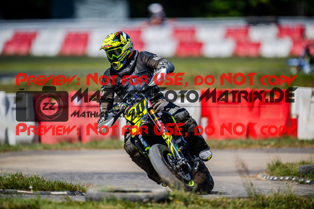 MaZZes_FotoMatrix_220702_6001 | UE40