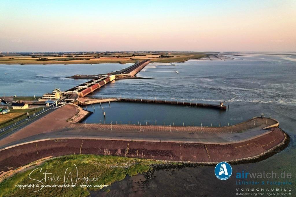 Eider-Sperrwerk - Nordfriesland  | Entdecken Sie atemberaubende Luftbilder und Fotografien auf airwatch.de - Tauchen Sie ein in eine Welt voller faszinierender Aufnahmen aus der Vogelperspektive.