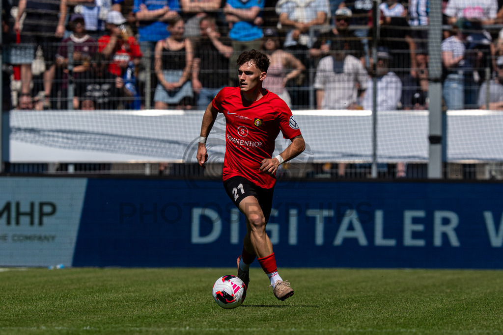 Stuttgarter Kickers vs. SG Sonnenhof Großaspach, Fussball, WFV-Pokal, Finale, 23.05.2026 | Luca Molinari (SG Sonnenhof Großaspach, #21),Stuttgarter Kickers vs. SG Sonnenhof Großaspach, Fussball, WFV-Pokal, Finale, 23.05.2026