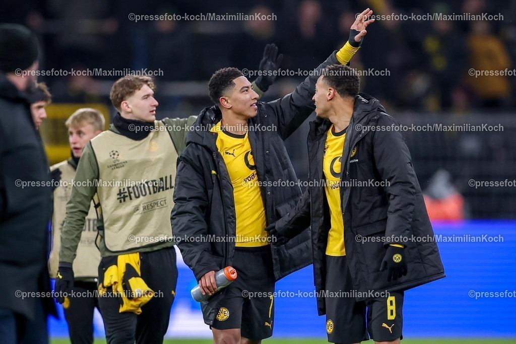 UCL17022601122 | 17.02.2026, Fußball, UEFA Champions League, Borussia Dortmund - Atalanta Bergamo, BVB Stadion, Play-Offs Hinspiel, Saison 2025 2026: Abschlussjubel nach dem 2:0 Sieg für den BVB Jobe Bellingham&nbsp;(BVB #07) xnebn Felix Nmecha&nbsp;(BVB #08)  Regulations prohibit any use of photographs as image sequences and or quasi-video.