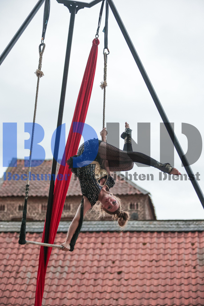 SES_MKRLHE20250705-97 | bond - Realisiert mit Pictrs.com