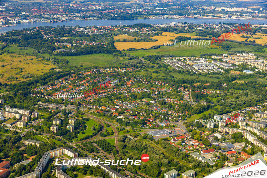 Dierkow-West Rostock Bild- Das Luftbild wurde 2025 vom UL-Flugzeug heraus erstellt ( keine Drohne bzw. Drohnenaufnahme ) - Hochauflösende Luftaufnahme -Nicht vergleichbar mit Google Maps oder Satelittenbilder- Die Geschenkidee !Mit Lizenz und Bildrechte bestellbar - CC