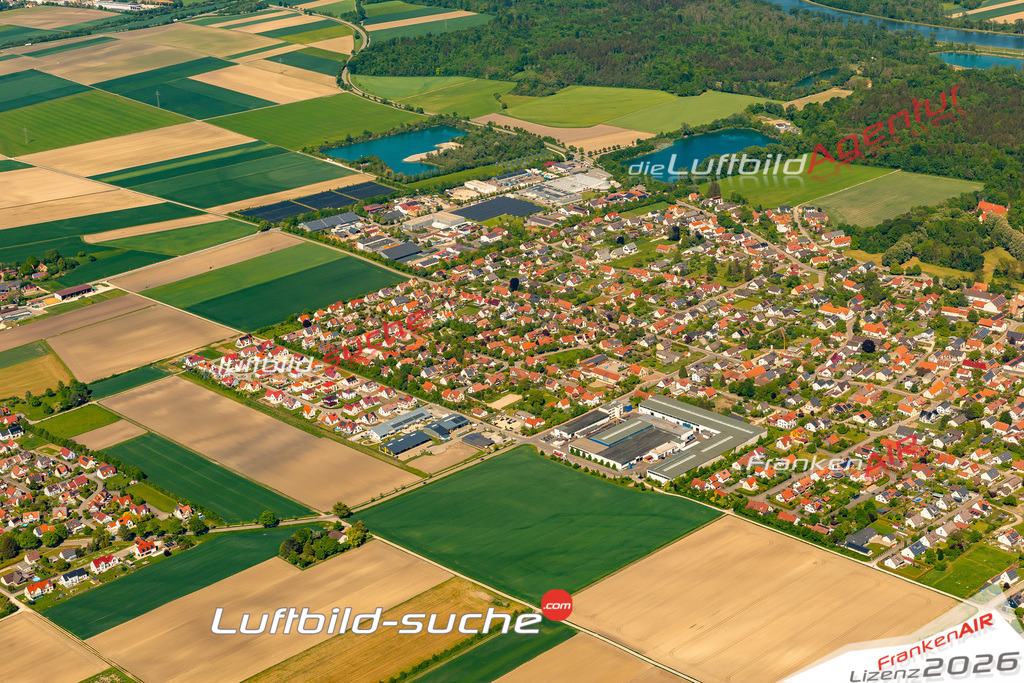 Das Luftbild zeigt :  Oberndorf am Lech - Die Luftaufnahme wurde 2024 vom UL-Flugzeug aus erstellt ( keine Drohne ) - Hochauflösende Luftaufnahme - Für grossformatige Ausdrucke geeignet. Die Geschenkidee !Mit Lizenz und Bildrechte bestellbar