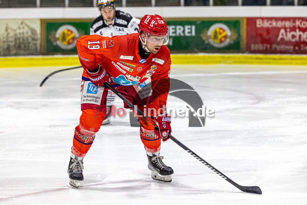 EC Peiting vs EV Füssen | Eishockey Oberliga Süd 2023/2024, EC Peiting vs EV Füssen, 20240112,
Marco HABERMANN (ECP 19) in Position,
2024-01-12 in Peiting (Eisstadion)
19 Marco HABERMANN (ECP 19)
Copyright: WolfgangxLindner foto-lindner.de