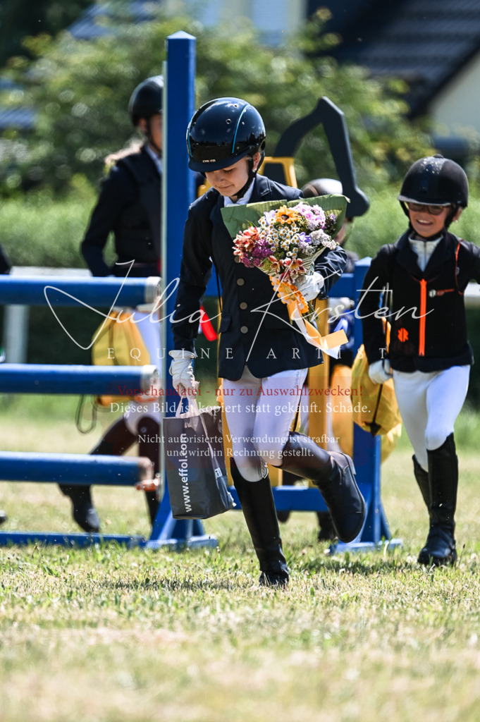 DSC_9949 | Pferde- und Turnierfotografie in Westsachsen. Pferdeportraits, Auftragszeichnungen und intuitive Kunst.