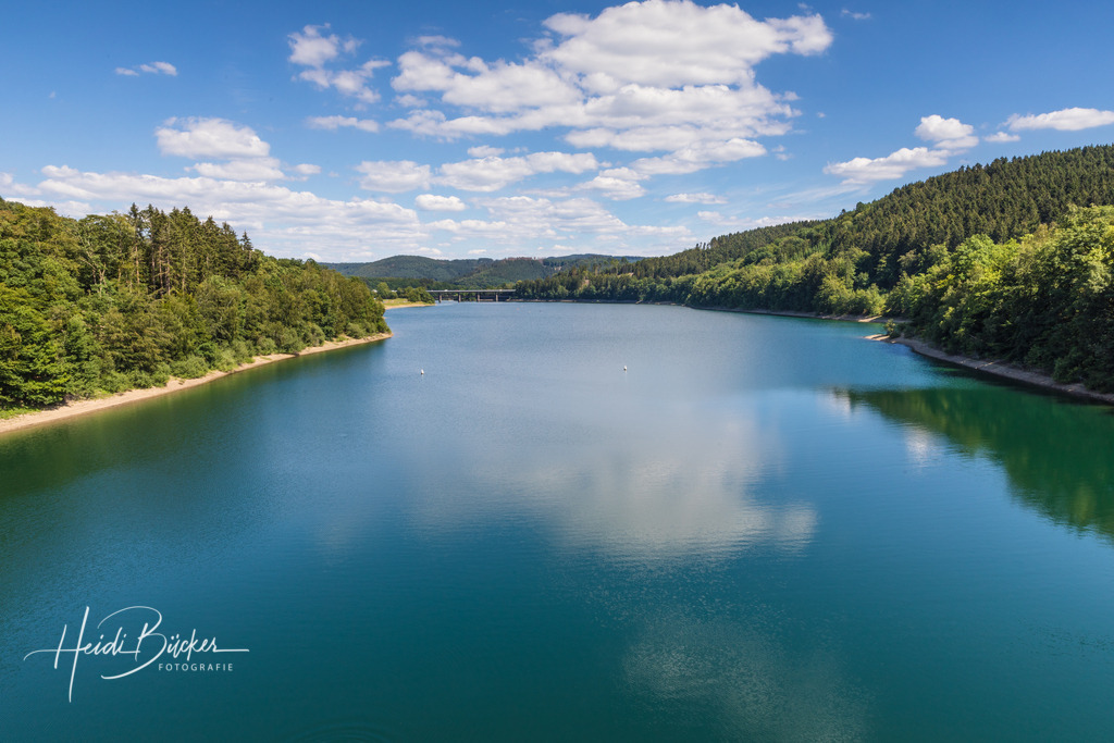 Listersee zwischen Olpe und Attendorn | Die Listertalsperre ist eine Talsperre im Naturpark Sauerland-Rothaargebirge, und befindet sich in direkter Nähe zum Biggesee - Realisiert mit Pictrs.com