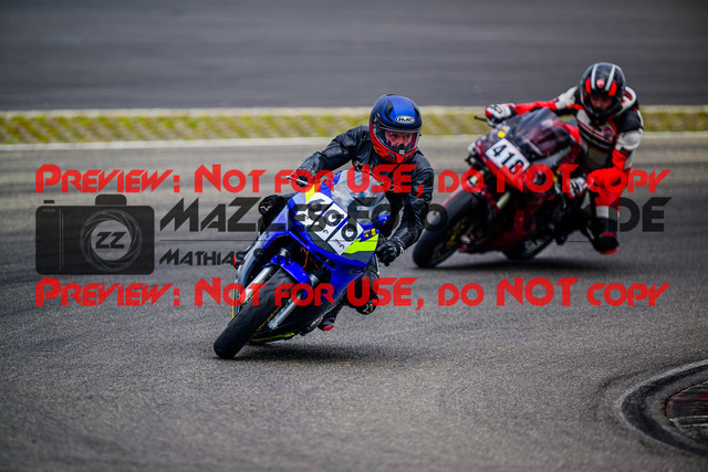 MaZZes_FotoMatrix_240717_6007705_6444 | GELB