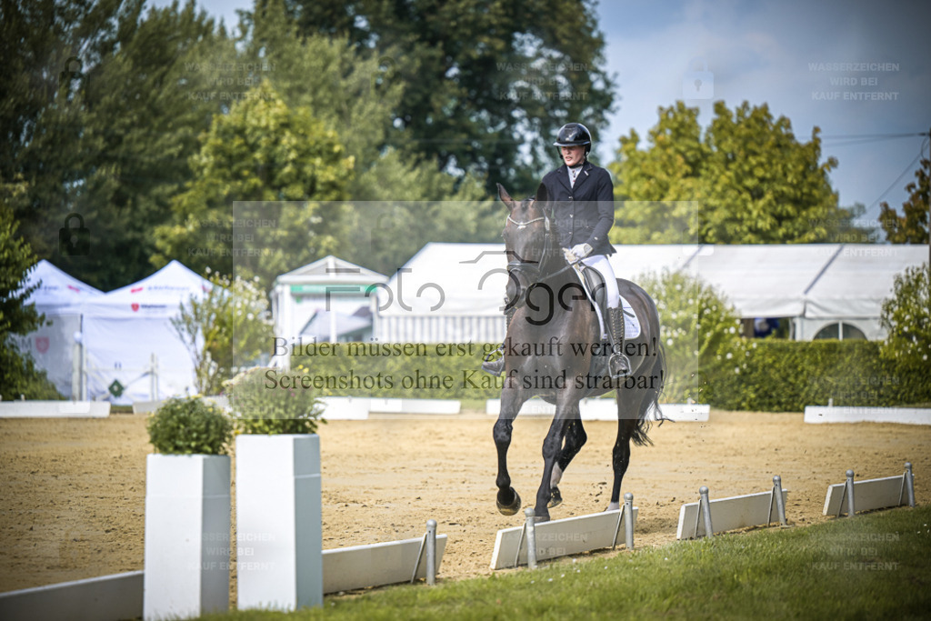 DOS_5488 | Entdecke hochwertige Reitturnierfotos von Foto Oger. Professionell, emotional und authentisch – jetzt Lieblingsmomente im Shop bestellen. - Realisiert mit Pictrs.com