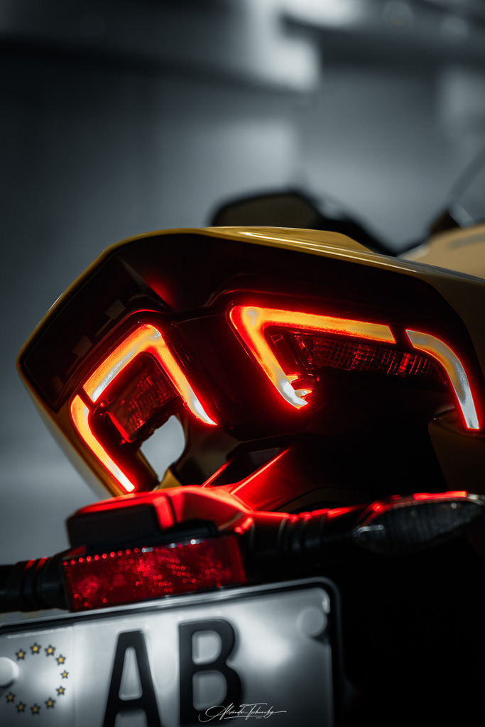 Ducati Panigake V2S | Entdecken Sie die faszinierende Welt von Alexander Tschuncky Arts: Kreative Fotografie, atemberaubende Automobilkunst und hochwertiger Bilderdruck. Lassen Sie sich inspirieren! - Realisiert mit Pictrs.com