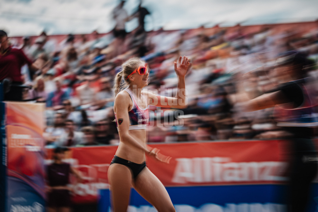 Beachvolleyball | Frauen | Allianz German Beach Tour 2025 | Tourstop Düsseldorf | 17.05.2025 | v.l. Nele Barber und Melanie Gernert jubeln Langzeitbelichtung