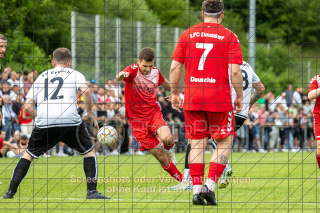 20250616_185805_0358 | #,  TV Eybach (weiß) vs. 1.FC Donzdorf II (rot), Fussball, Entscheidungsspiel 3 in Kreisliga A3 - Bezirk Neckar/Fils, Saison 2024/2025, Rasensportplatz, Staufenecker Str. 41, 73084 Salach, 16.06.2025 - 18:30 Uhr,Foto: PhotoPeet-Sportfotografie/Peter Harich