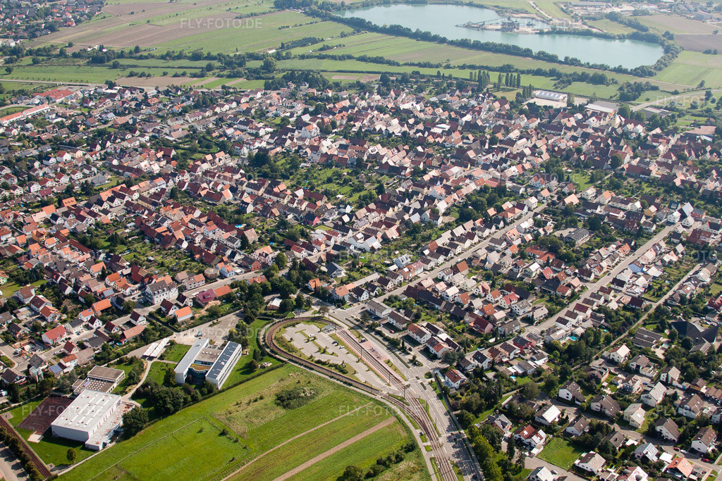 Luftbild: S-Bahn-Schleife im Ortsteil Spöck in Stutensee im Bundesland Baden-Württemberg in Deutschland. Foto: IMG_33344.jpg vom 05.09.2010 durch Werner Riehm/FLY-FOTO.de