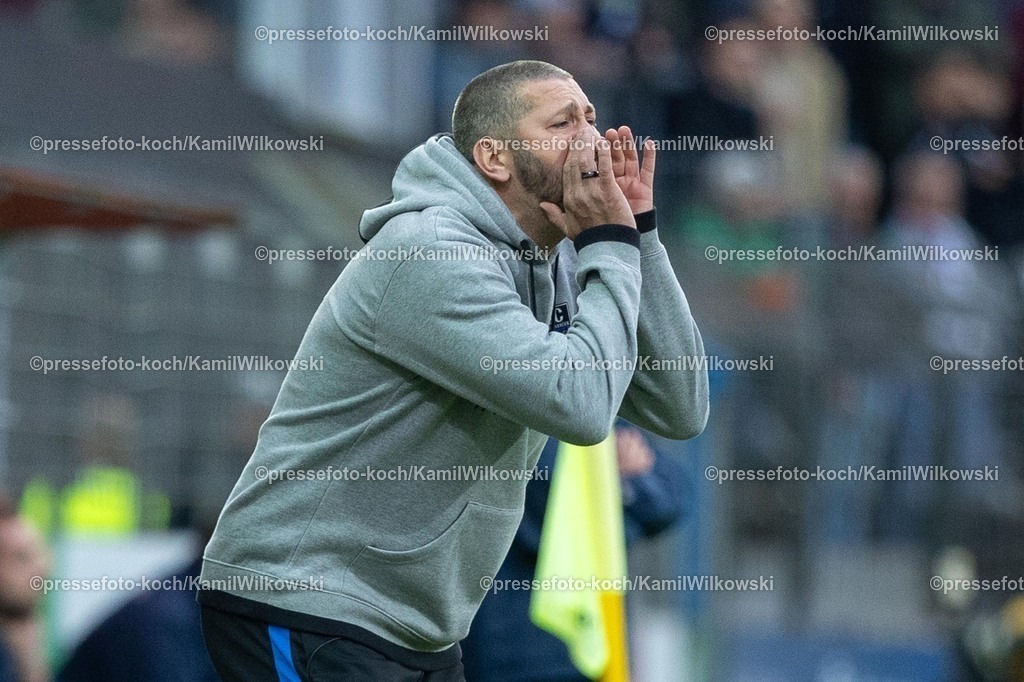 xKWI03102501102 | 03.10.2025, xkwix, Fußball, Regionalliga West, FC Gütersloh - SC Wiedenbrück, Ohlendorf Stadion im Heidewald: Sascha Mölders (SC Wiedenbrück Cheftrainer) 