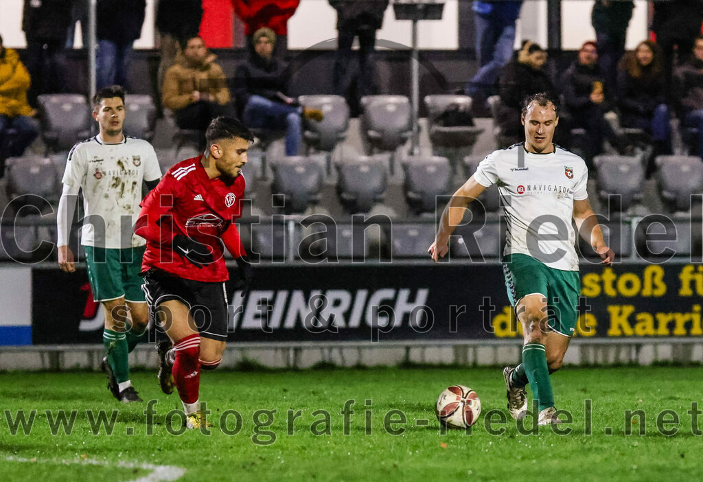 2023-11-17_083_FC_Schwaig_gegen_SpVgg_Feldmoching | Oberding, Deutschland, 17.11.2023:
Fußball, Landesliga Südost 2023 / 2024, 21. Spieltag, FC Schwaig gegen SpVgg Feldmoching, Endergebnis: 1:1

Dogukan Numcu (SpVgg Feldmoching, #8), Markus Straßer (FC Schwaig, #11)

Foto: Christian Riedel / fotografie-riedel.net