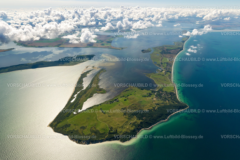 Hiddensee12082914 | Nordspitze der Insel Hiddensee mit dem Leuchtturm Dornbusch und der Ortschaft Kloster,  Insel Hiddensee, Ostseeinsel, Mecklenburg-Vorpommern, Deutschland, Europa