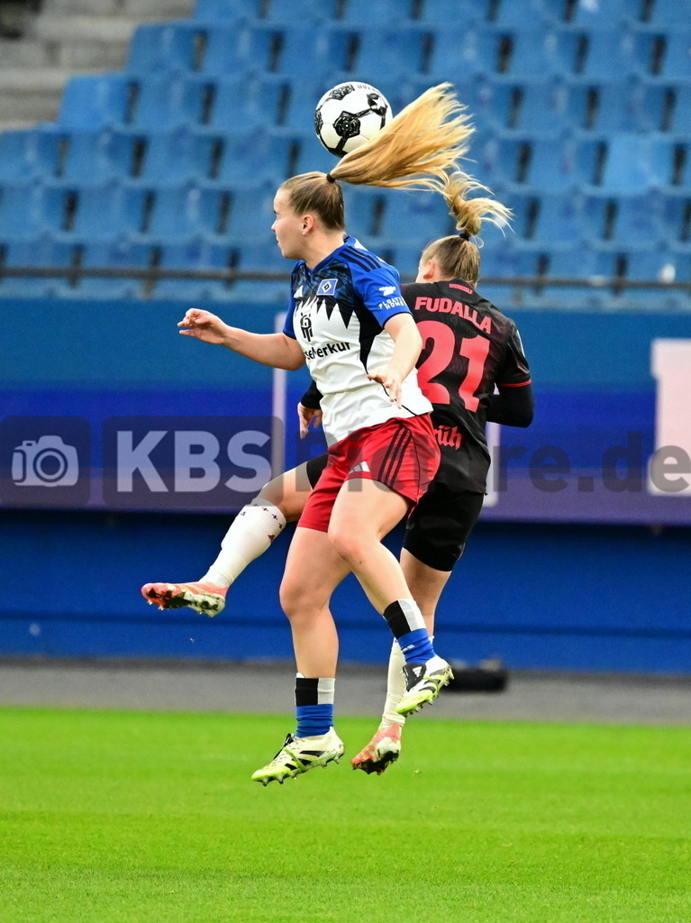 KBS Picture_HSV-Leverkusen_DFBpokal_Frauen_024 | v.v. Stoldt Svea (HSV Frauen) , Fudalle Vanessa (Bayer Leverkusen) ,Sportplatz :  Volksparkstadion, - Realisiert mit Pictrs.com