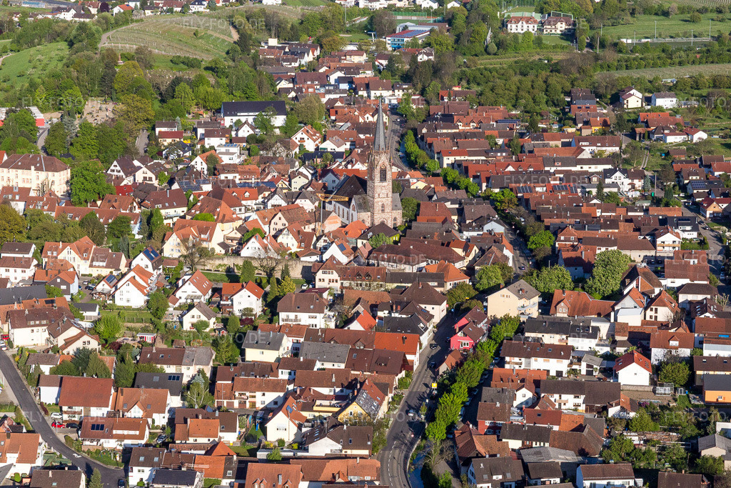 Luftbild: Ortsansicht im Ortsteil Steinbach in Baden-Baden im Bundesland Baden-Württemberg in Deutschland. Foto: IMG_099150.jpg vom 23.04.2017 durch Werner Riehm/FLY-FOTO.de