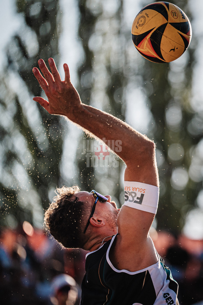 Beachvolleyball | Männer | Allianz German Beach Tour 2025 | Tourstop Berlin | 16.08.2025 | Jonas Sagstetter beim Angriff