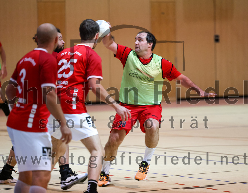 2022-10-01_026_SpVgg_Altenerding_II_gegen_TSV_Taufkirchen-Vils | Erding, Deutschland, 01.10.2022:
Handball, Bezirksklasse Männer 2022 / 2023, 1. Spieltag, SpVgg Altenerding II gegen TSV Taufkirchen/Vils, Endergebnis: 21:32

Christoph Huber (TSV Taufkirchen/Vils, #25), Simon Klawe (SpVgg Altenerding, #29)

Foto: Christian Riedel / fotografie-riedel.net
