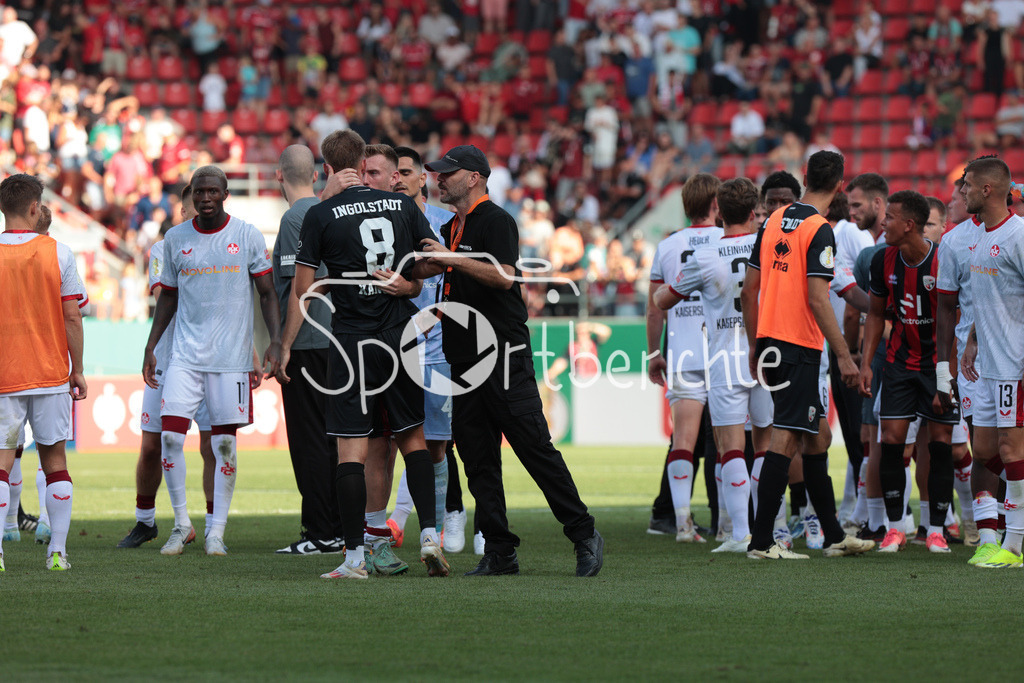 FC Ingolstadt - 1. FC Kaiserslautern | Nach Schlusspfiff gab es noch eine Rudelbildung / Spielende / Benjamin KANURIC (FCI #8)