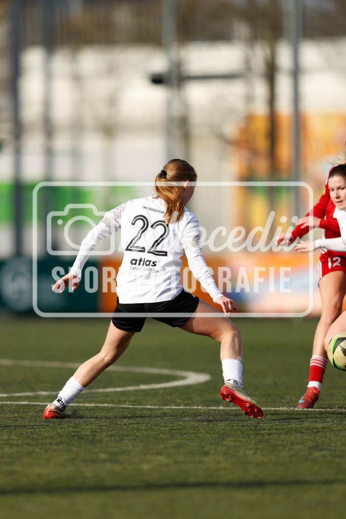 Fußball I Frauen I Saison 2025-2026 I Testspiel I FSV Gütersloh - SpVg Aurich-28 | Anna Stockmann (22, FSV Gütersloh) - Realisiert mit Pictrs.com